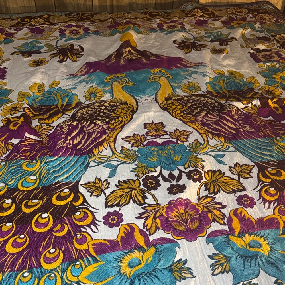 Peacock Print Tapestry with Vibrant Colors size queen